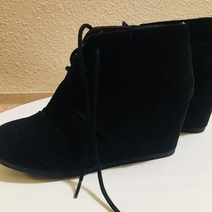 wedged ankle boots